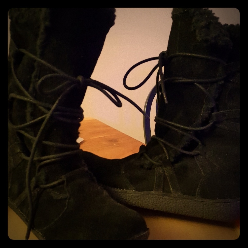 Soft black suede rocketdog boot